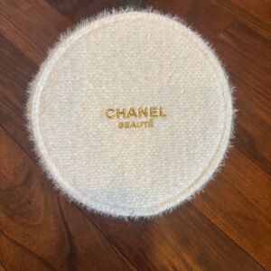 CHANEL BEAUTY-NEW Tweed Pouch Novelty WINTER TALE Holiday 2024 USED/MINT